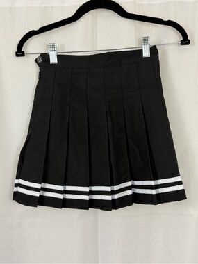 Classic Black Pleated Skort with White Stripe Detail Size 150(10-11yr). NWT
